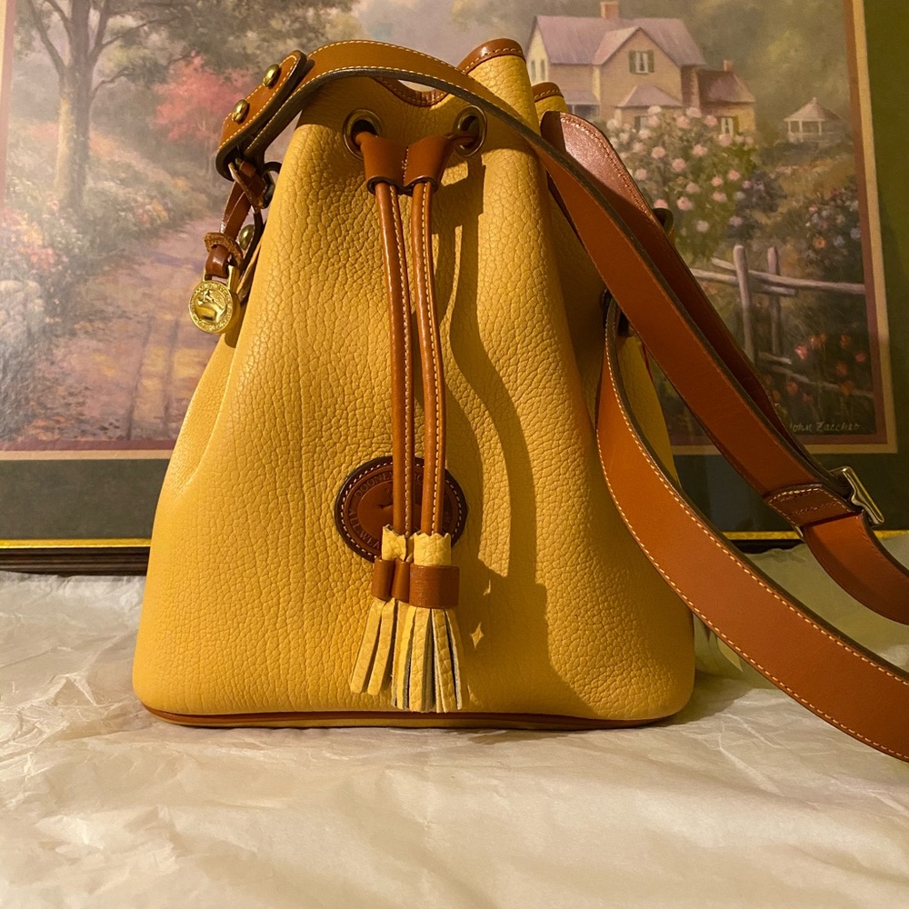 Gorgeous Vintage Dooney & Bourke Large Palomino Yellow Drawstring Bag New Tags !